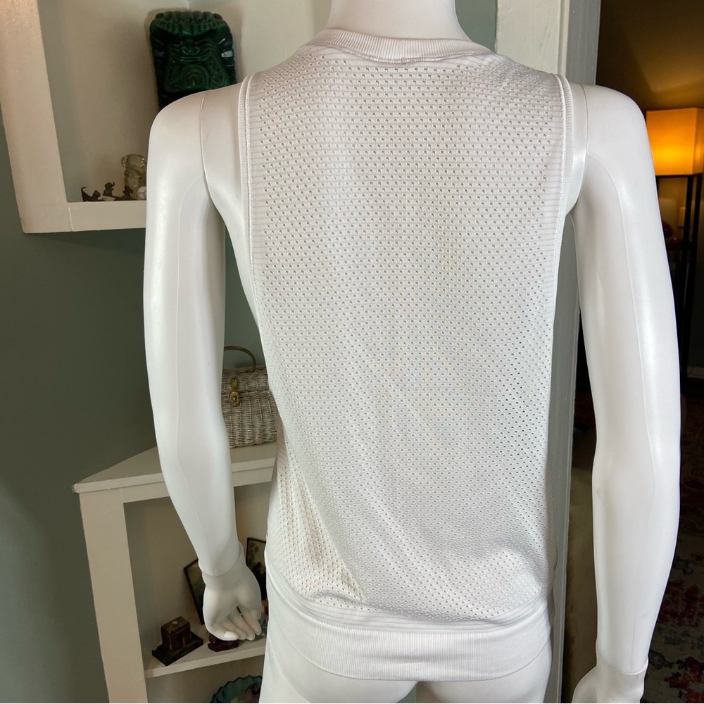 lululemon Breeze By Muscle Tank II White Mesh Athletic Tank XSmall/Small - Picture 10 of 11